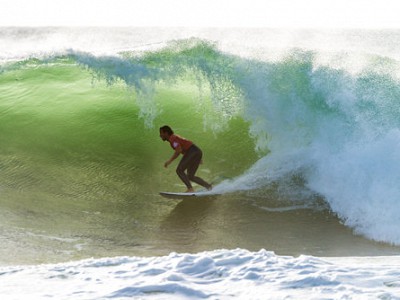 surfer op ‘supertubo’
